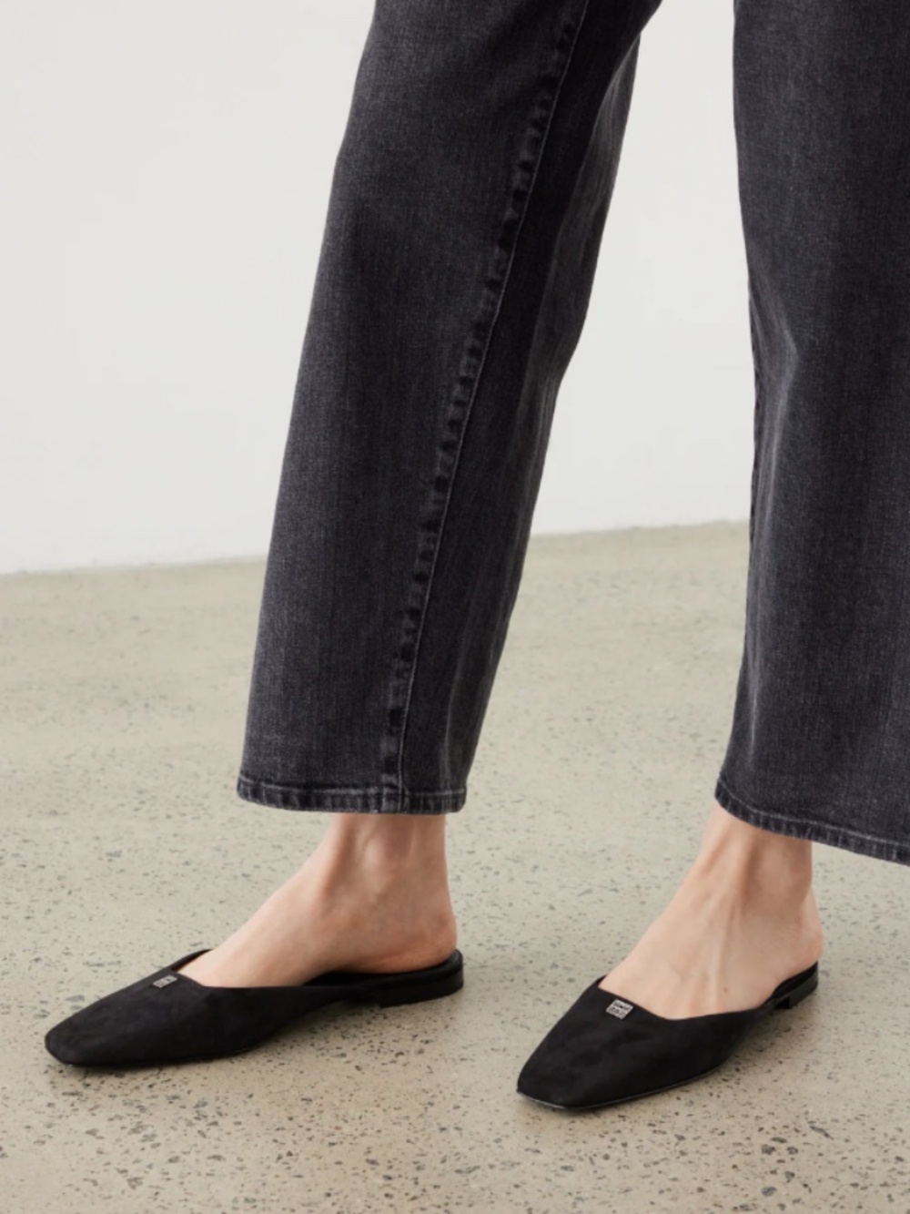 ★100% Authentic NEW Org. $530 Toteme Suede Flat Mules Black EU40★ - Picture 2 of 10